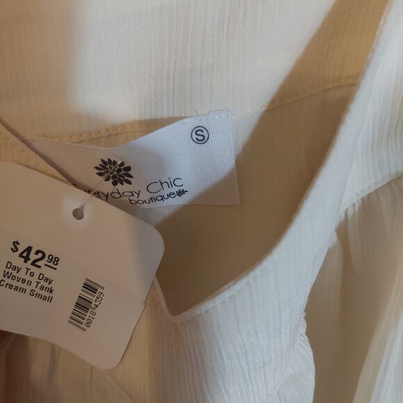 Cream colored Flowy tank top - Picture 2 of 4